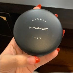 Studio Mac fix powder foundation